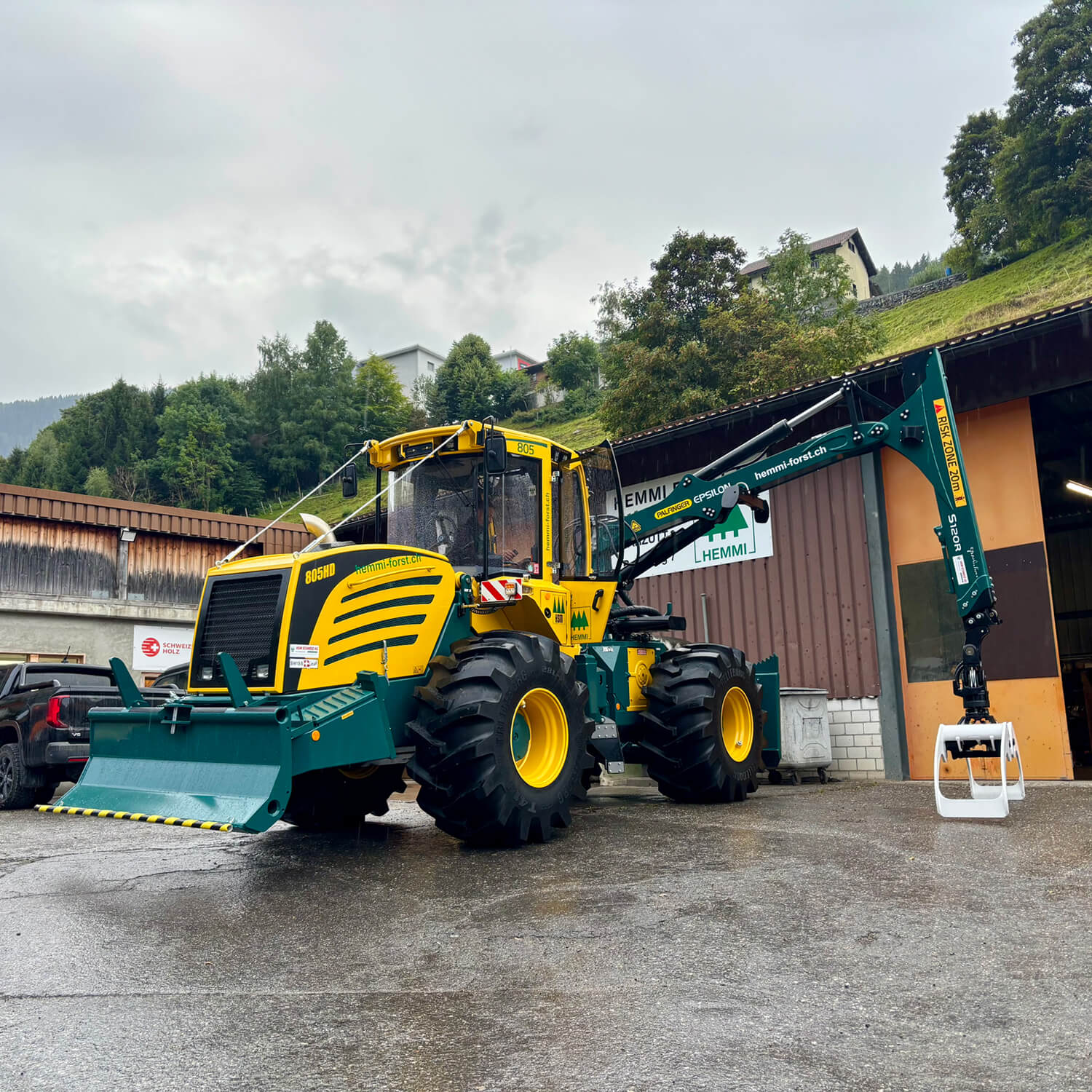 HSM 805 HD in Churwalden eingetroffen - Hemmi Forst AG, Churwalden (Graubünden)